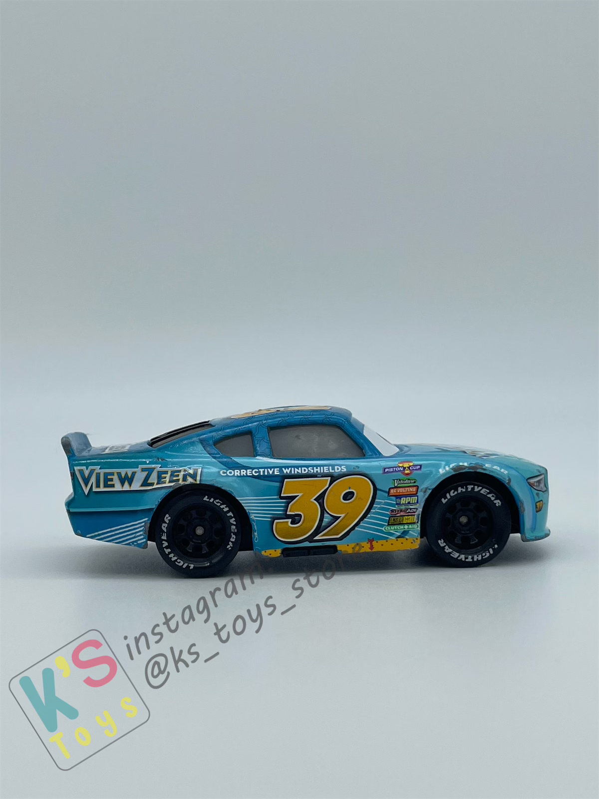 PRE-OWNED / LOOSE DISNEY PIXAR CARS - #39 VIEW ZEEN BUCK BEARINGLY CARS 3 - PLAYED CONDITION