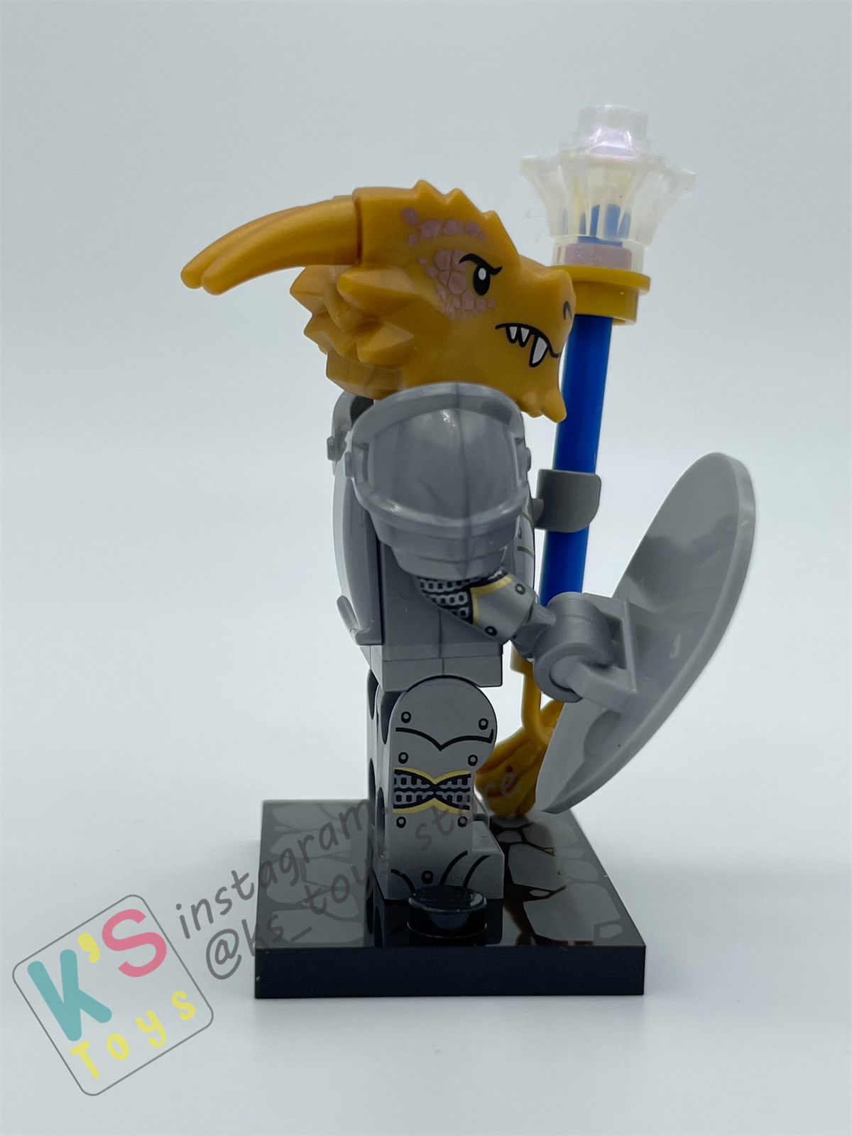 DRAGONBORN PALADIN - Lego Minifigures 71047 Dungeons and Dragons - 01 October 2024 Released in Australia