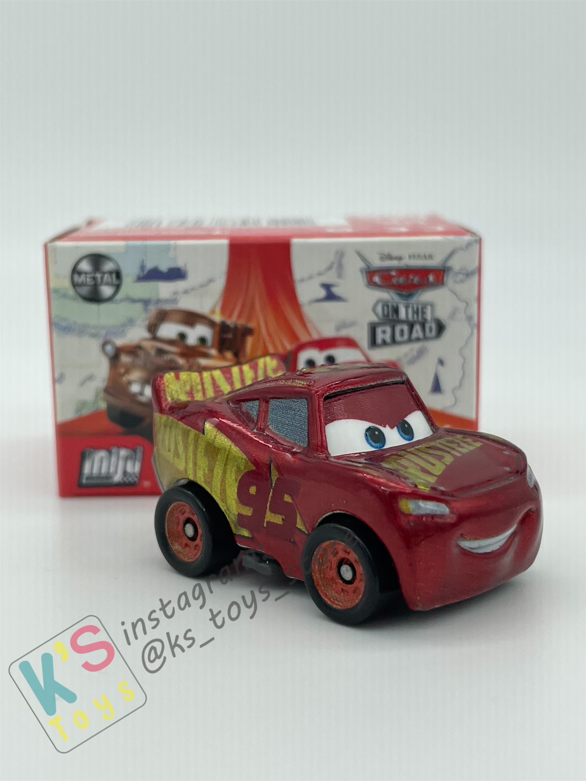 Mini Racers Pixar Disney Cars, 2023 Series 1 #06 RUSTEZE RACING CENTER LIGHTNING MCQUEEN - BNIB
