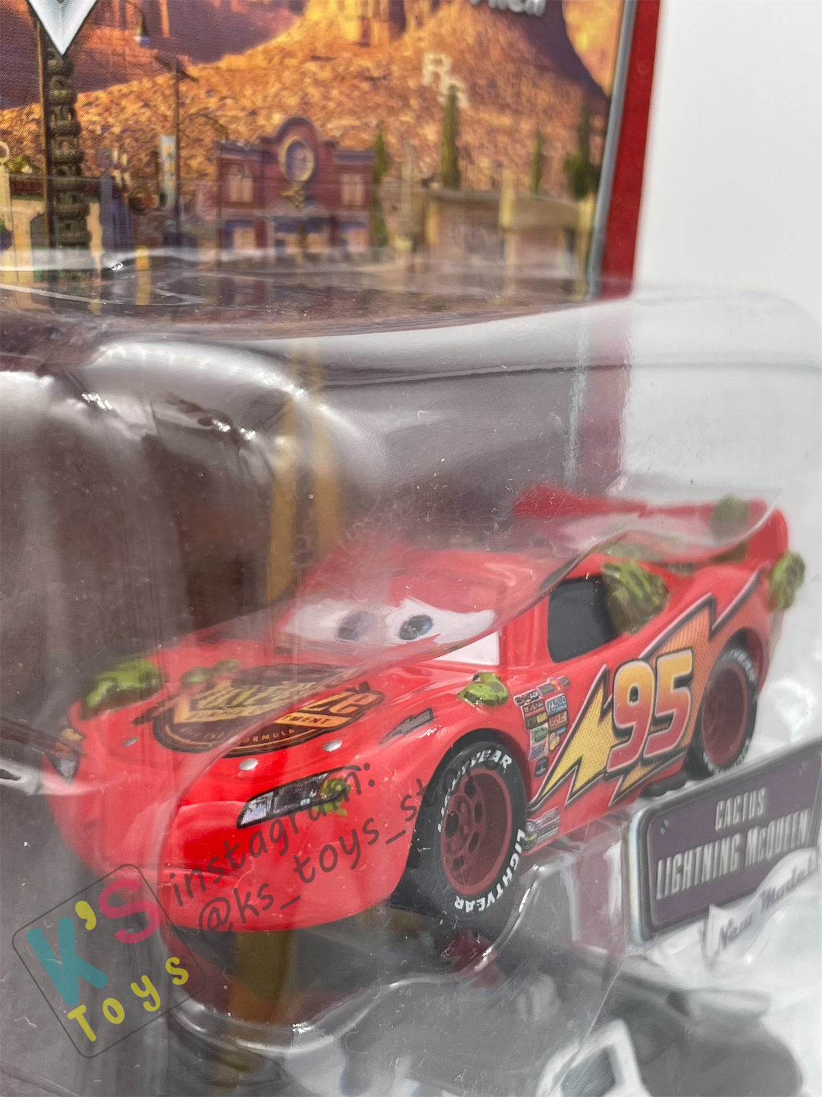 DISNEY PIXAR CARS 3 PACK DIRT TRACK GIFT PACK "CACTUS LIGHTNING MCQUEEN, SHERIFF, AND DIRT TRACK DOC HUDSON" - BNIP