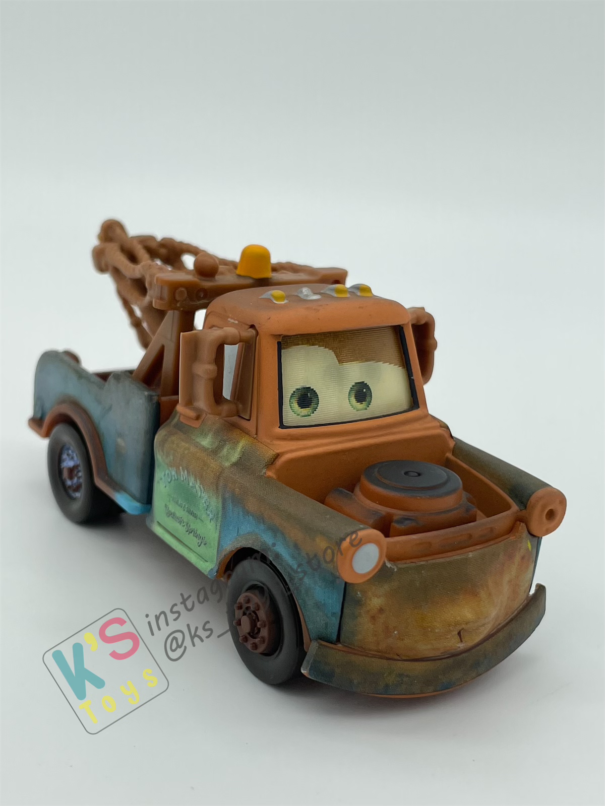 PRE-OWNED / LOOSE DISNEY PIXAR CARS - "MATER WITH OIL CAN" CHASE LENTICULAR EYES SERIES - MISSING OIL CAN - DISPLAYED CONDITION