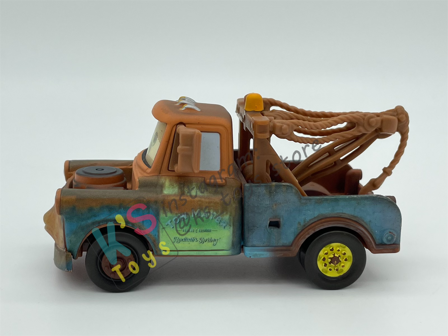 PRE-OWNED / LOOSE DISNEY PIXAR CARS - "MATER WITH OIL CAN" CHASE LENTICULAR EYES SERIES - MISSING OIL CAN - DISPLAYED CONDITION