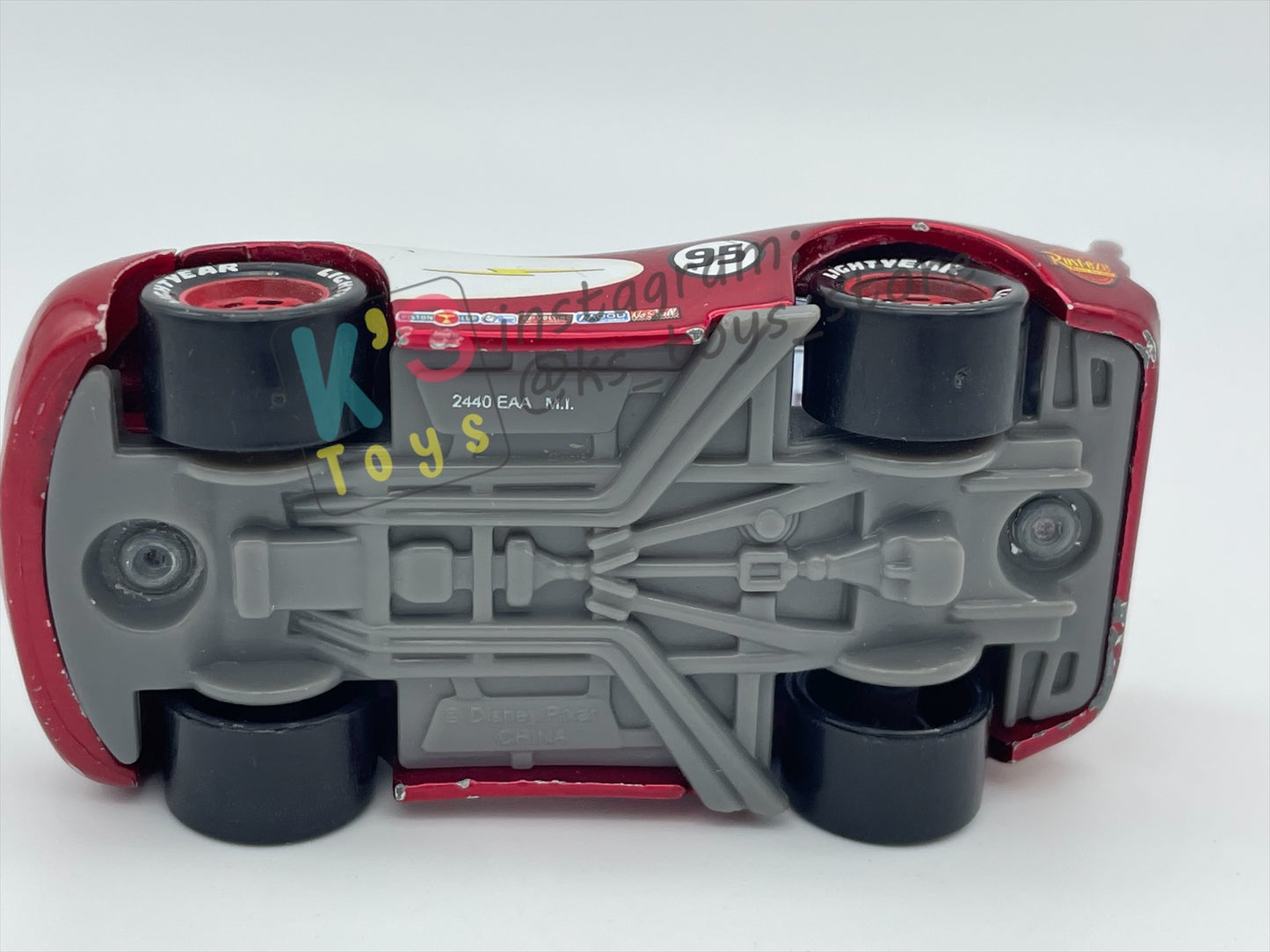 PRE-OWNED / LOOSE DISNEY PIXAR CARS BY MATTEL - "CRUISIN LIGHTNING MCQUEEN LENTICULAR EYES V2" - MY EYES CHANGES SERIES - PLAYED WITH CONDITION - READ DESCRIPTION!!!!!!!!!!!