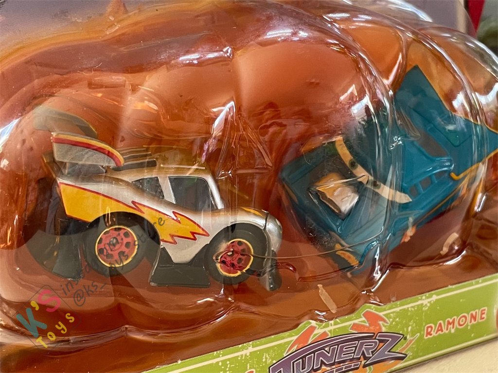 Mini Adventures Special Holiday 2 pack, Disney Pixar Cars - Lightning McQueen and Ramone - Tunerz - BNIP