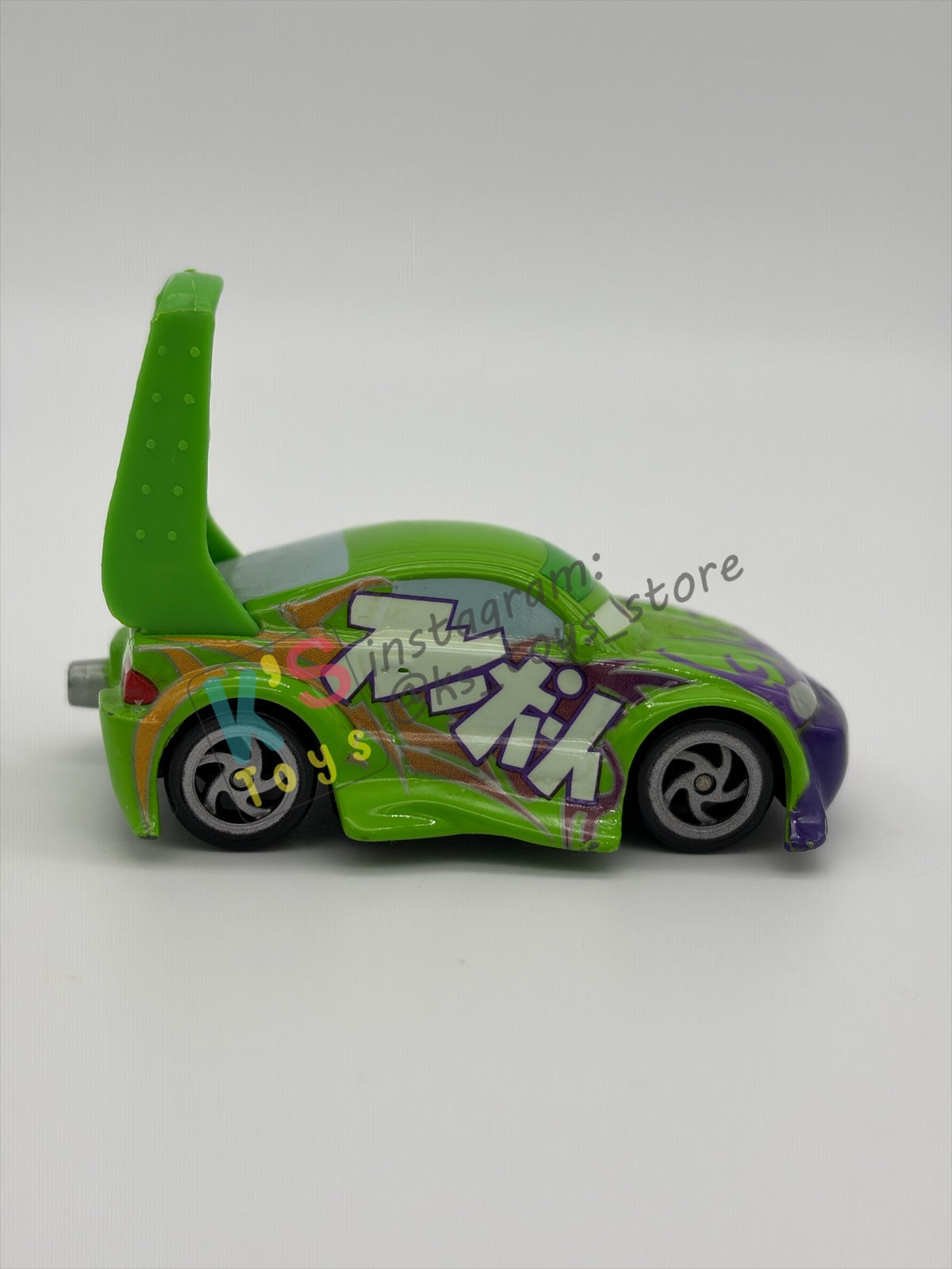 PRE-OWNED / LOOSE DISNEY PIXAR CARS BY MATTEL - "WINGO" CARS 2006 SERIES - NEAR MINT CONDITION - READ DESCRIPTION!!!!!!!!!!