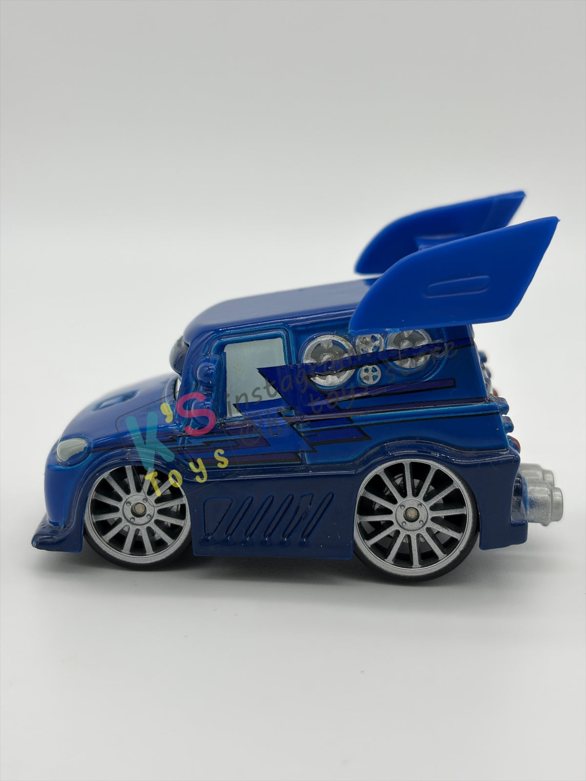PRE-OWNED / LOOSE DISNEY PIXAR CARS BY MATTEL - "DJ" CARS 2006 SERIES - NEAR MINT CONDITION - READ DESCRIPTION!!!!!!!!!!