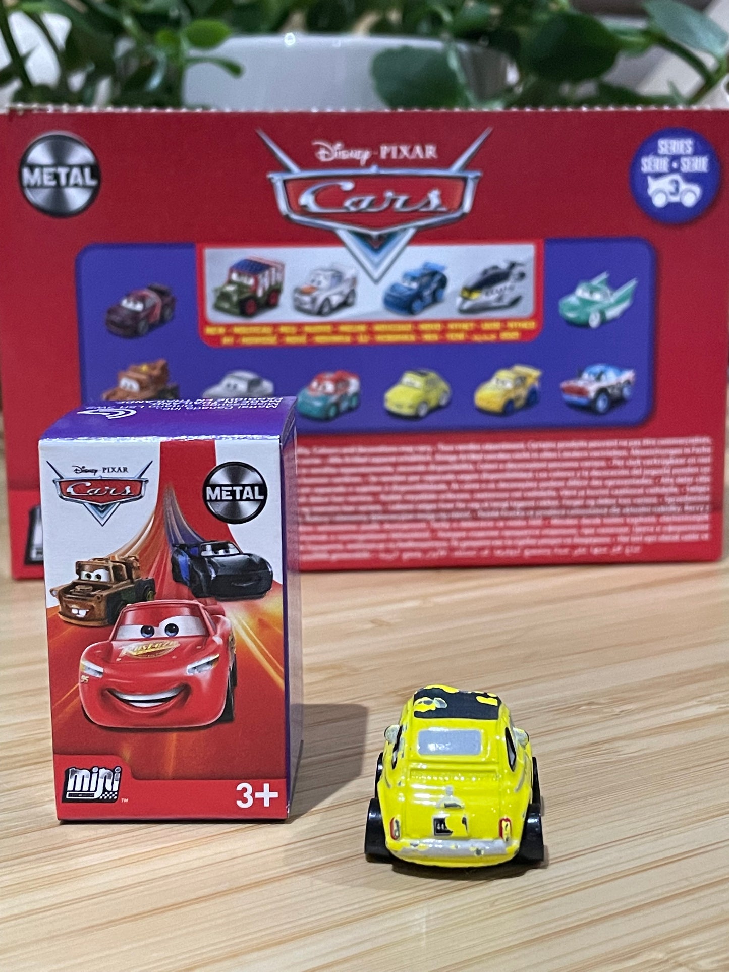 Mini Racers Pixar Disney Cars, 2021 Series 3 #34 LUIGI