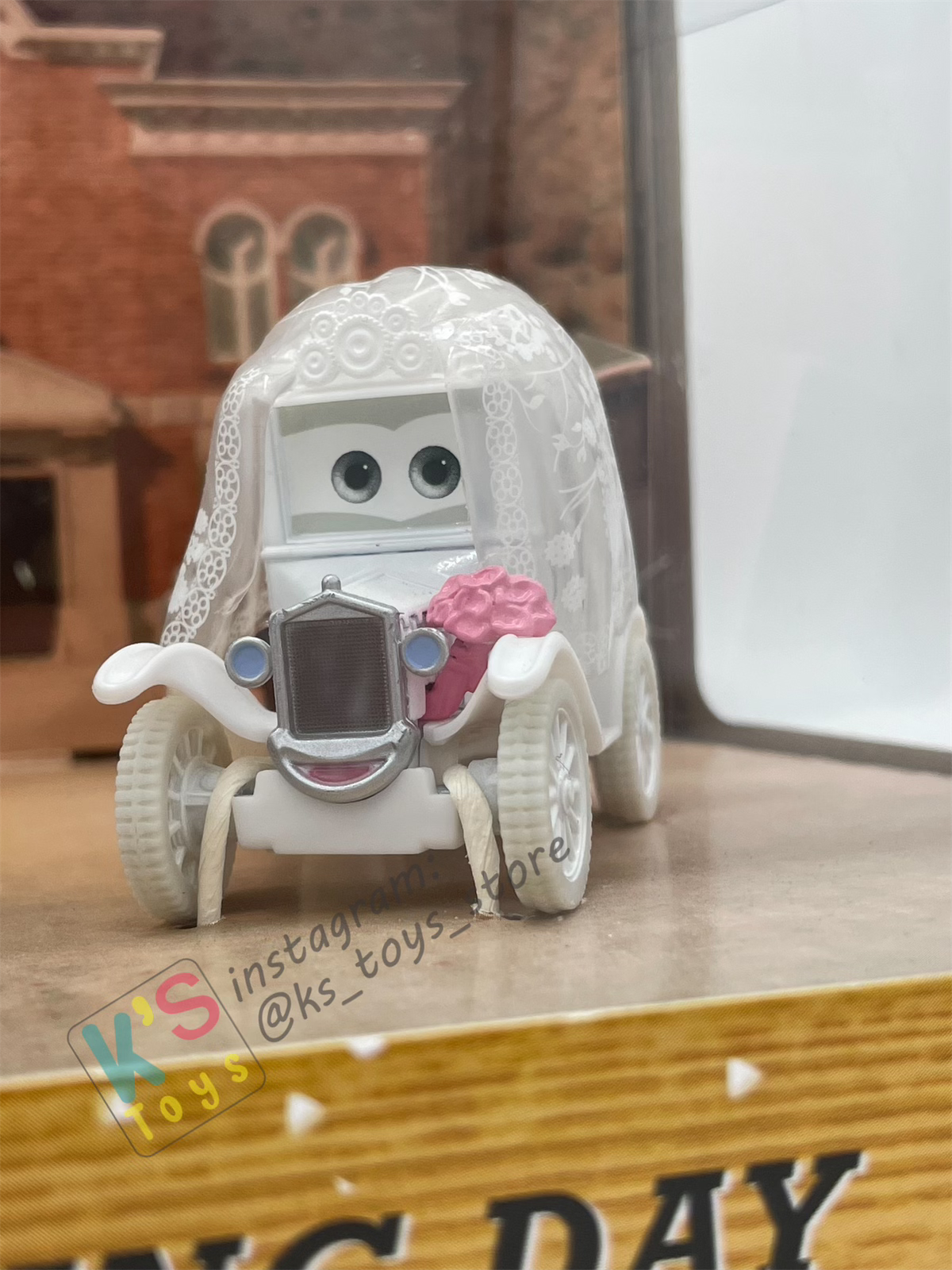 RARE DISNEY PIXAR CARS BY MATTEL, TIME TRAVEL MATER WEDDING DAY 2-PACK GIFT SET - LIZZIE AND STANLEY   - BNIB