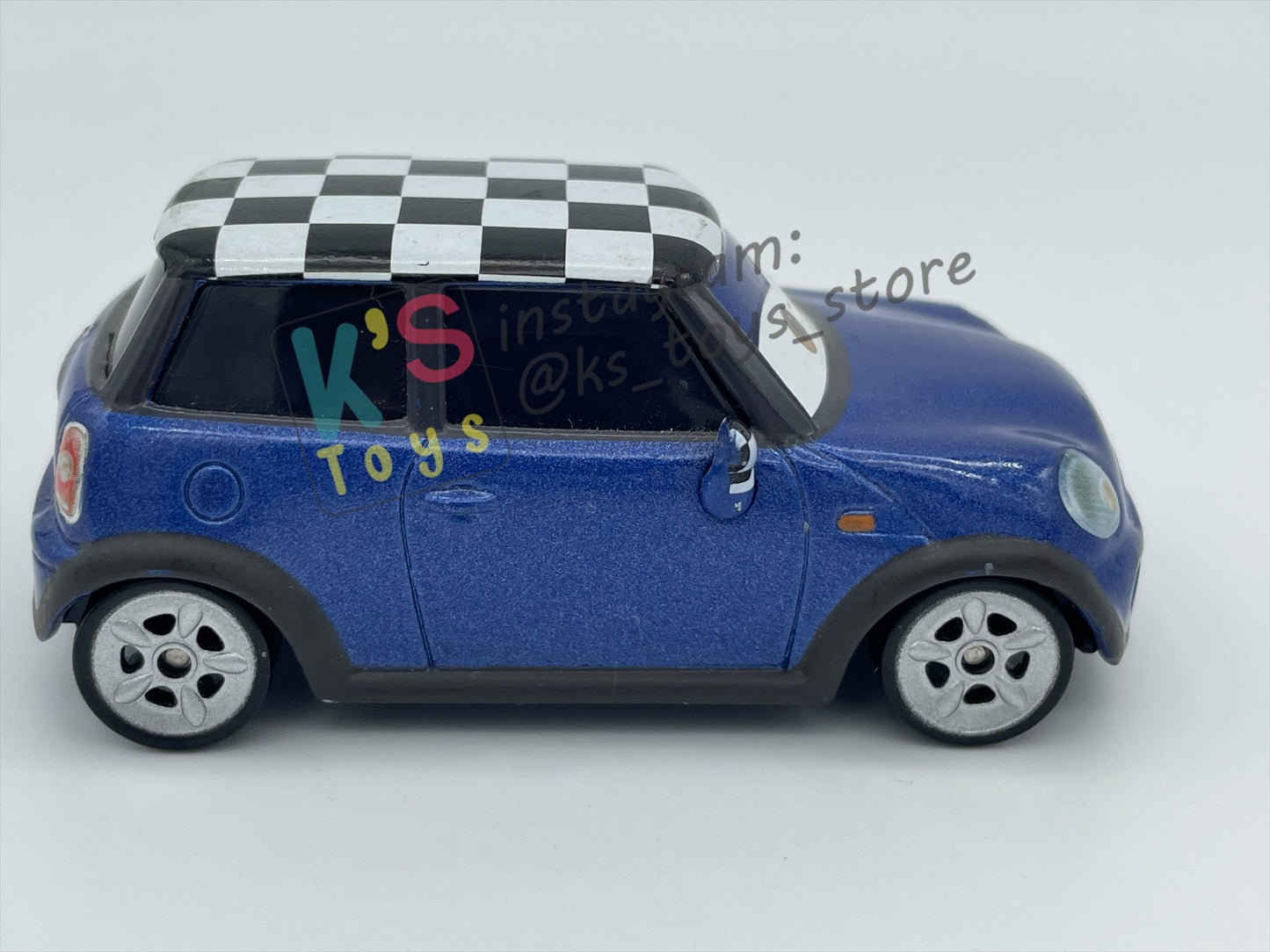 PRE-OWNED / LOOSE DISNEY PIXAR CARS BY MATTEL, "BECKY WHEELIN" - CARS 2 SERIES - NEAR MINT CONDITION - READ DESCRIPTION!!!!!!!!!!!
