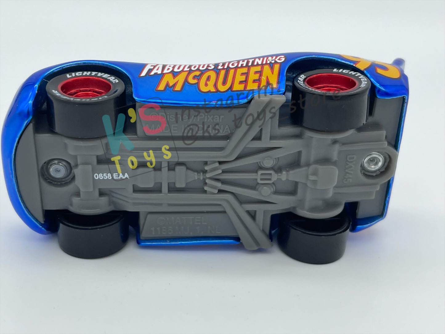 PRE-OWNED / LOOSE DISNEY PIXAR CARS 1:55 BY MATTEL - "METALLIC FABULOUS LIGHTNING MCQUEEN" THOMASVILLE RACING LEGENDS SERIES - MINT CONDITION