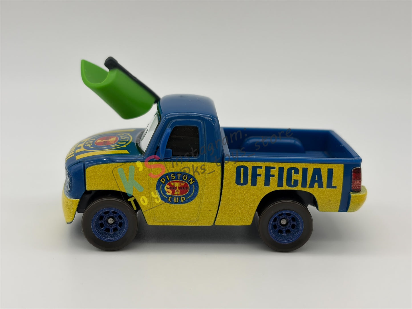 PRE-OWNED / LOOSE DISNEY PIXAR CARS - "DEXTER HOOVER WITH GREEN FLAG" CARS SERIES - NEAR MINT CONDITION - READ DESCRIPTION!!!!!!