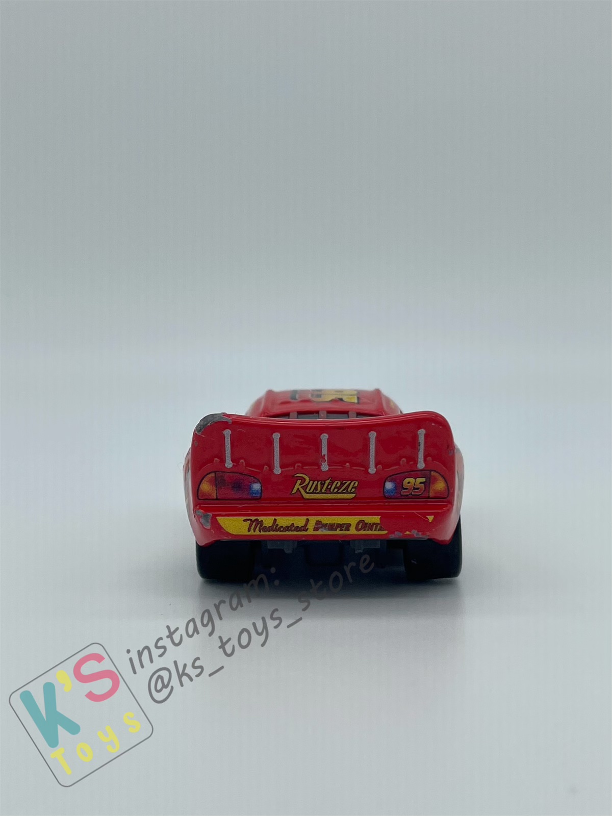 PRE-OWNED / LOOSE DISNEY PIXAR CARS - "LIGHTNING MCQUEEN CARS 1 WITH RUSTEZE STICKER" 2020 RE-RELEASED MADE IN THAILAND - PLAYED CONDITION