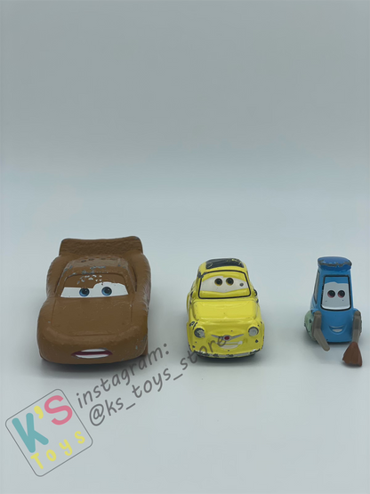 PRE-OWNED / LOOSE DISNEY PIXAR CARS - "LIGHTNING MCQUEEN AS CHESTER WHIPPLEFILTER LUIGI GUIDO CLOTH" CARS 3 SERIES - PLAYED CONDITION