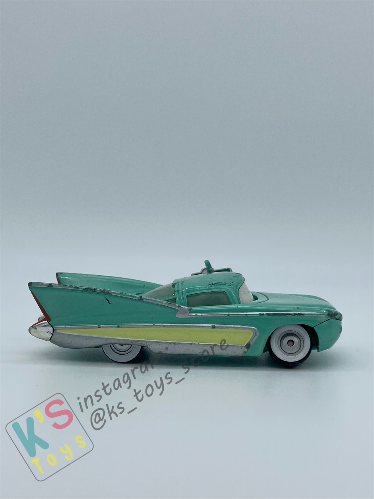 PRE-OWNED / LOOSE DISNEY PIXAR CARS - "FLO WITH TRAY (LENTICULAR)" CARS SERIES - PLAYED CONDITION