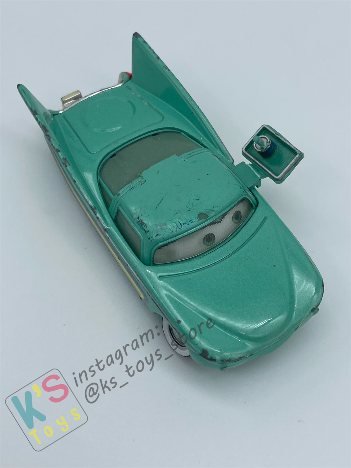 PRE-OWNED / LOOSE DISNEY PIXAR CARS - "FLO WITH TRAY (LENTICULAR)" CARS SERIES - PLAYED CONDITION