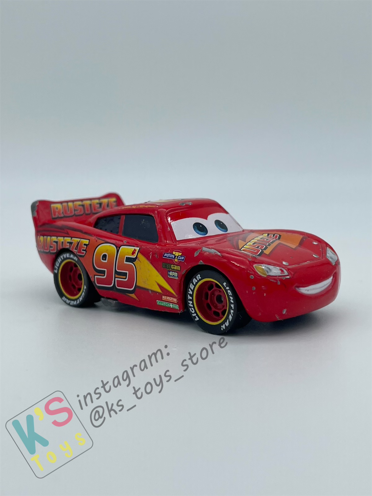 PRE-OWNED / LOOSE DISNEY PIXAR CARS - "RUST-EZE LIGHTNING MCQUEEN" CARS 3 SERIES - PLAYED CONDITION