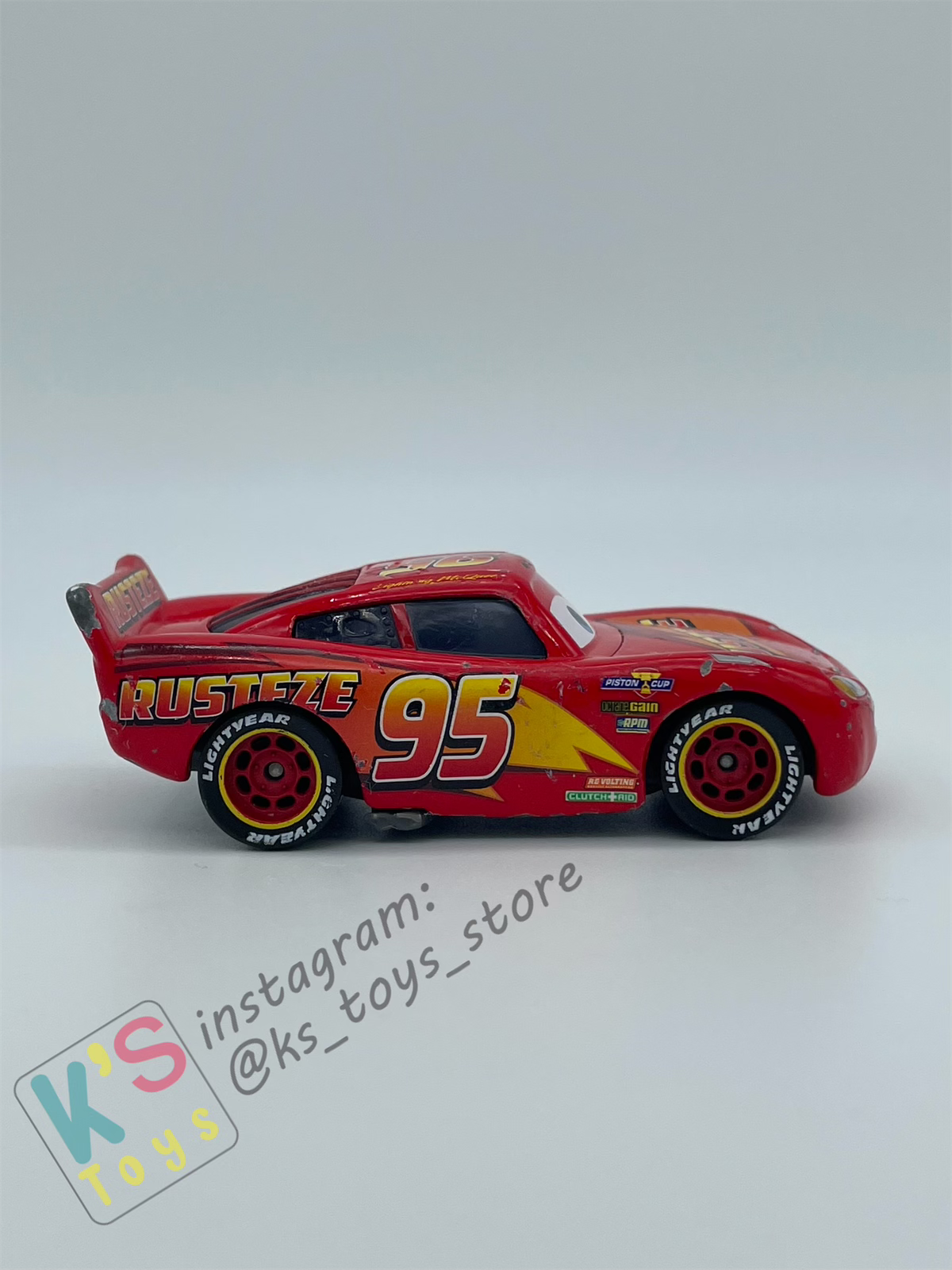 PRE-OWNED / LOOSE DISNEY PIXAR CARS - "RUST-EZE LIGHTNING MCQUEEN" CARS 3 SERIES - PLAYED CONDITION