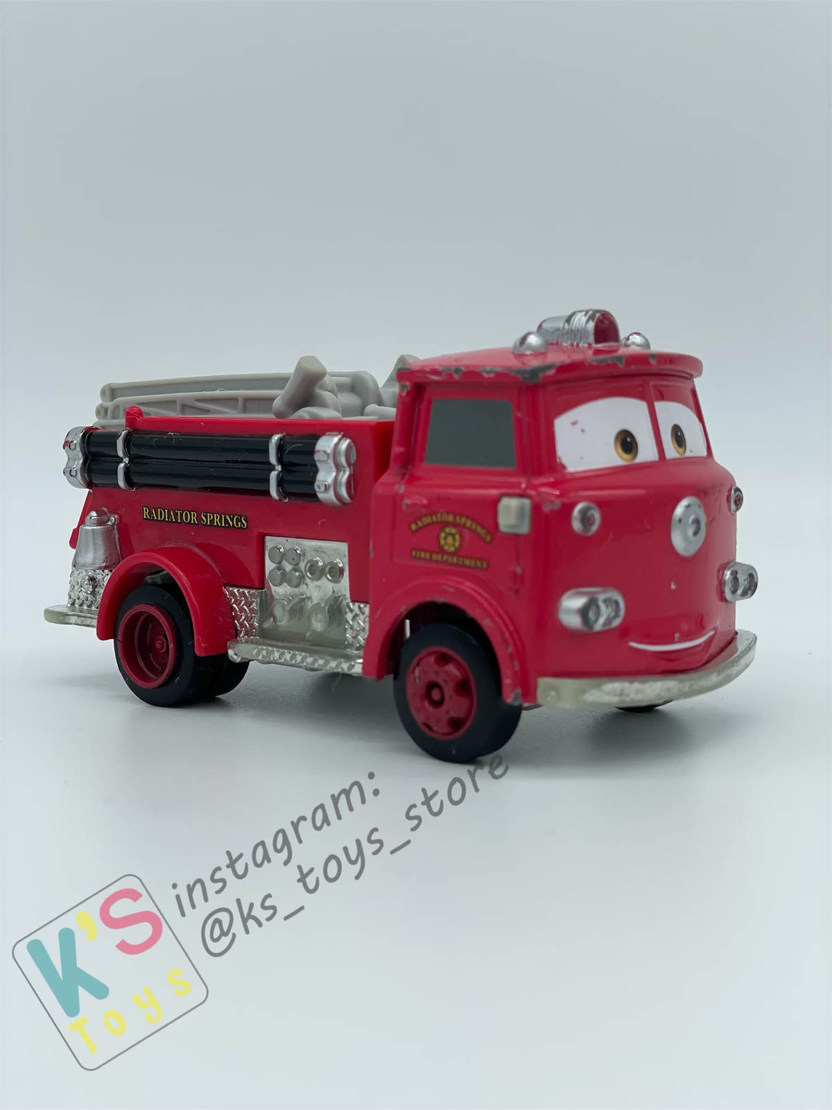 PRE-OWNED / LOOSE DISNEY PIXAR CARS - RED FIRE TRUCK - PLAYED CONDITION