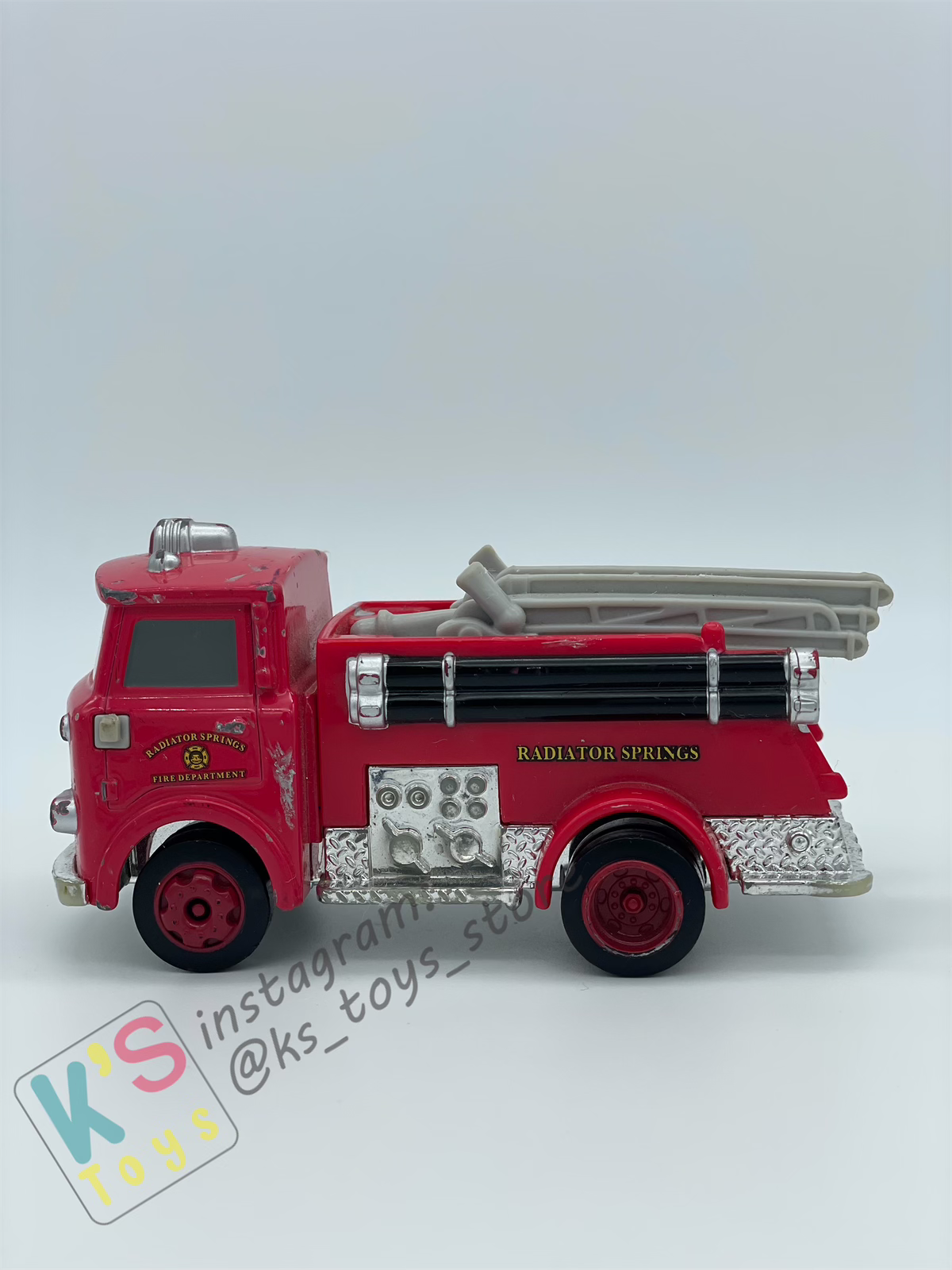 PRE-OWNED / LOOSE DISNEY PIXAR CARS - RED FIRE TRUCK - PLAYED CONDITION