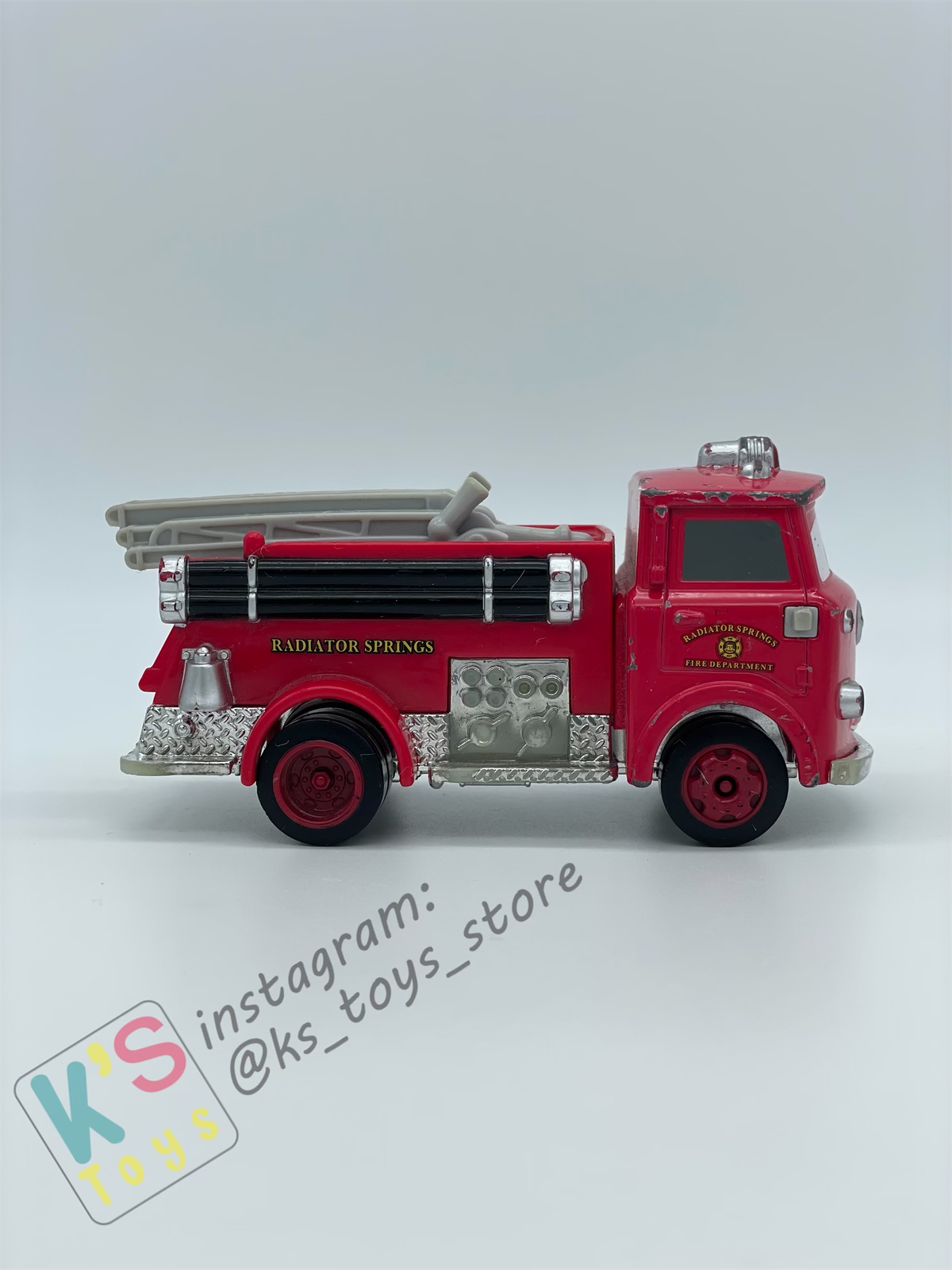 PRE-OWNED / LOOSE DISNEY PIXAR CARS - RED FIRE TRUCK - PLAYED CONDITION