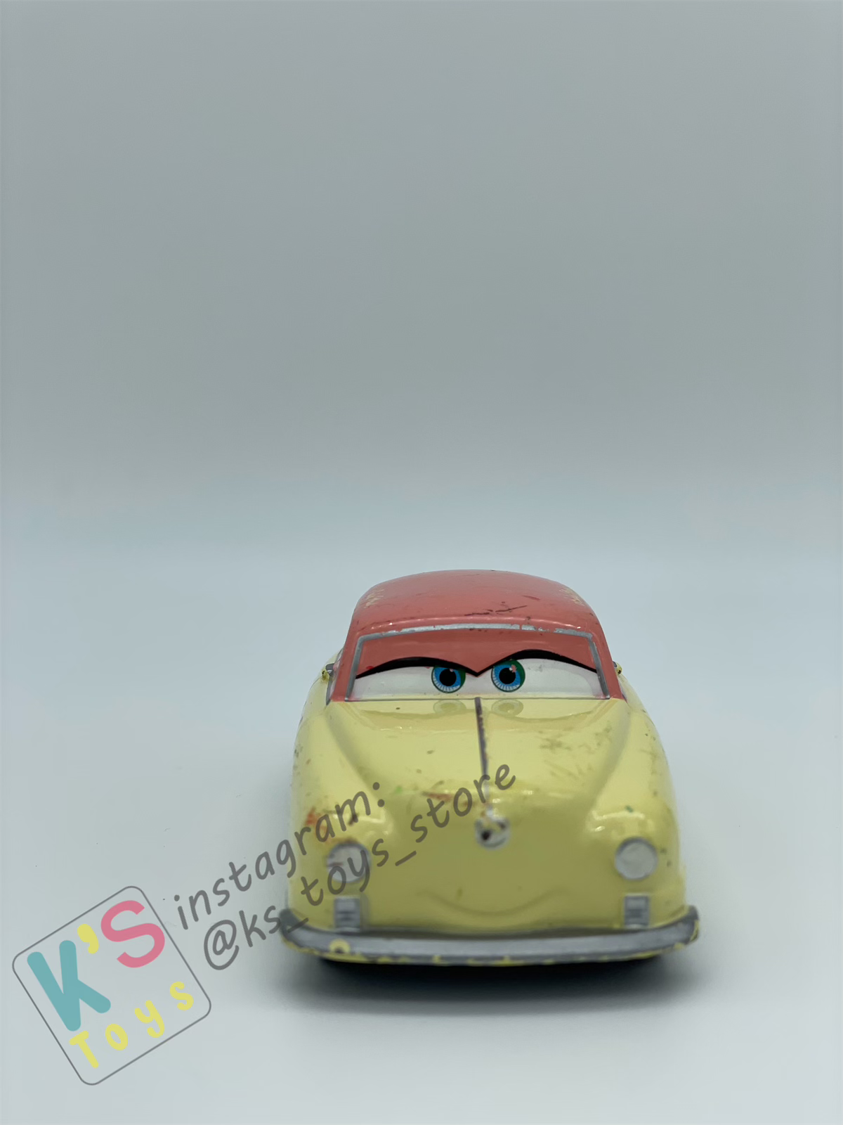 PRE-OWNED / LOOSE DISNEY PIXAR CARS - LOUISE NASH DISNEY STORE 1:43 - PLAYED CONDITION