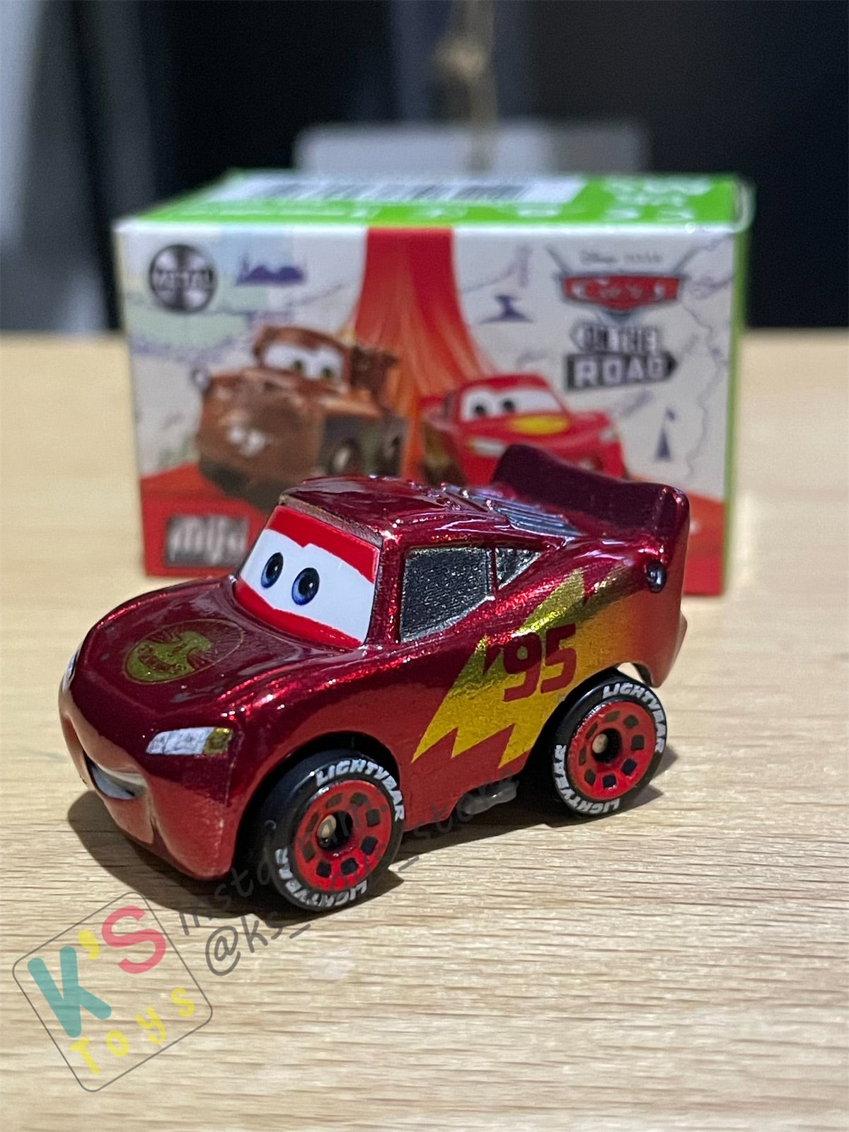 Mini Racers Pixar Disney Cars, 2022 Series 4 #39 METALLIC ROAD TRIP LIGHTNING MCQUEEN