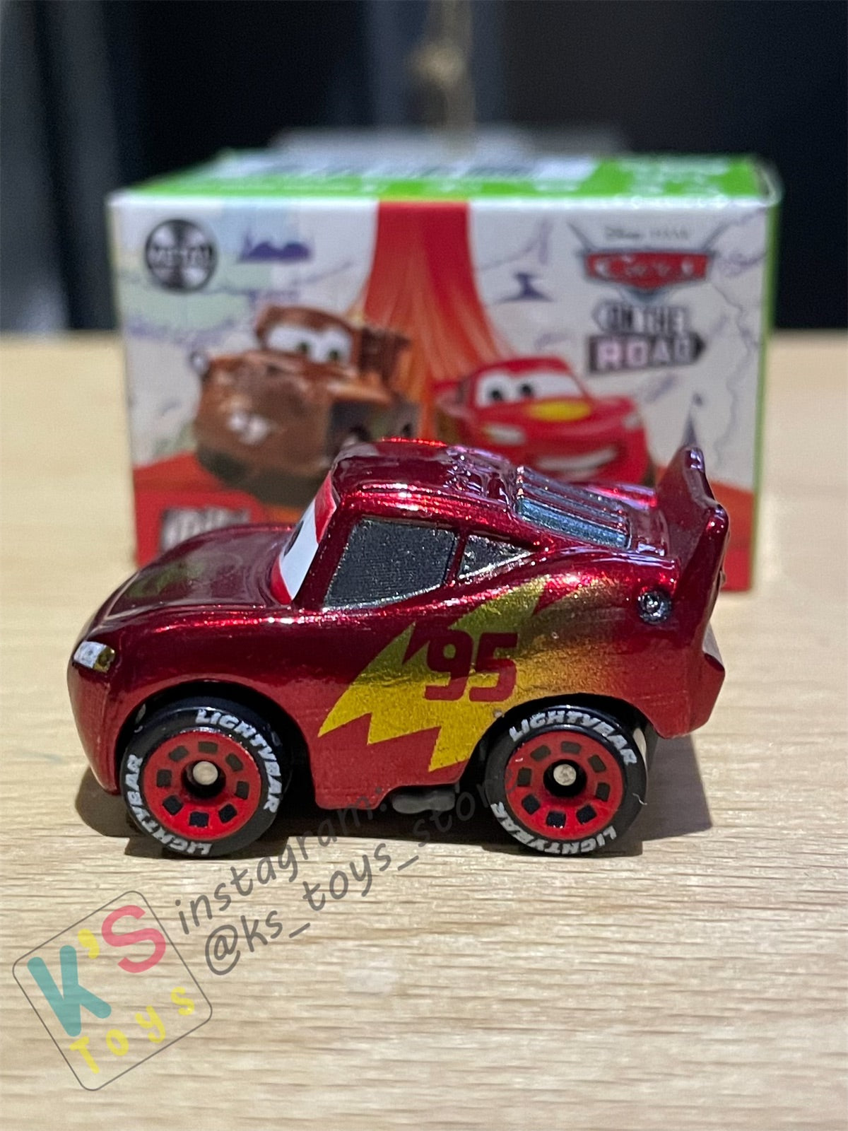 Mini Racers Pixar Disney Cars, 2022 Series 4 #39 METALLIC ROAD TRIP LIGHTNING MCQUEEN