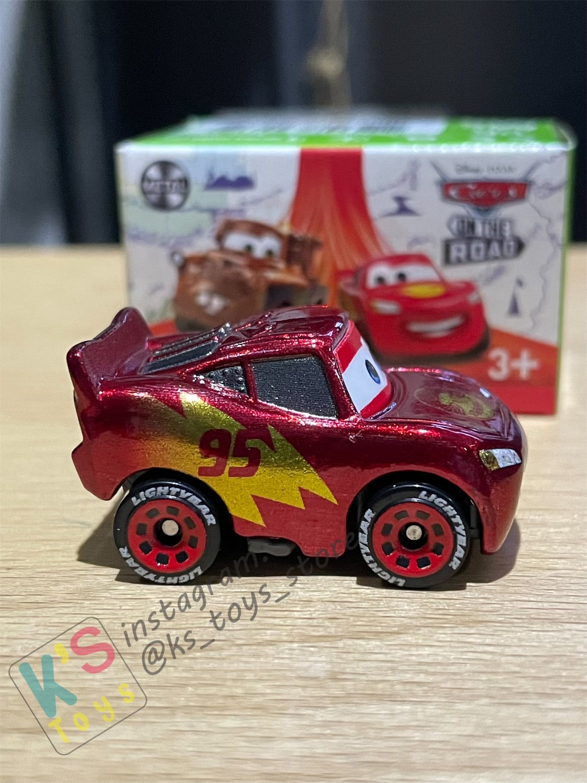 Mini Racers Pixar Disney Cars, 2022 Series 4 #39 METALLIC ROAD TRIP LIGHTNING MCQUEEN