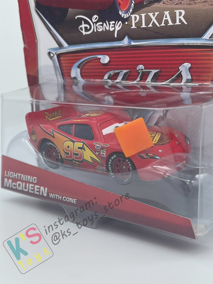 DISNEY PIXAR CARS BY MATTEL 1:55, LIGHTNING MCQUEEN WITH CONE - BNIP