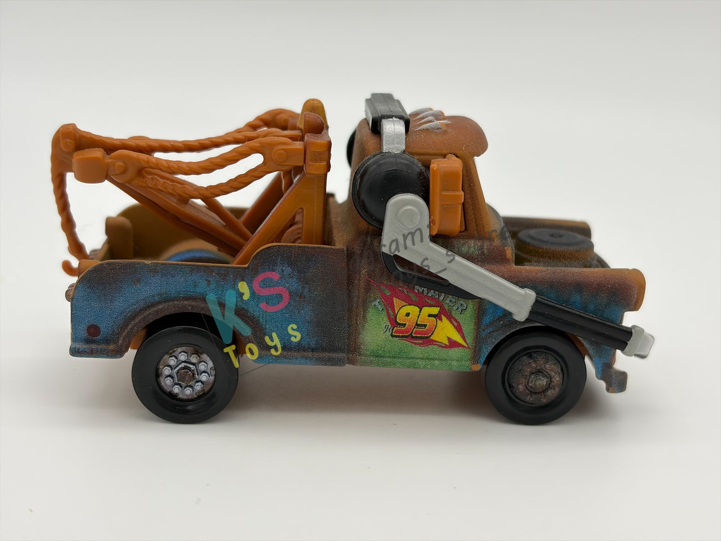 PRE-OWNED / LOOSE DISNEY PIXAR CARS 1:55 BY MATTEL - "PIT CREW MATER" - NEAR MINT CONDITION