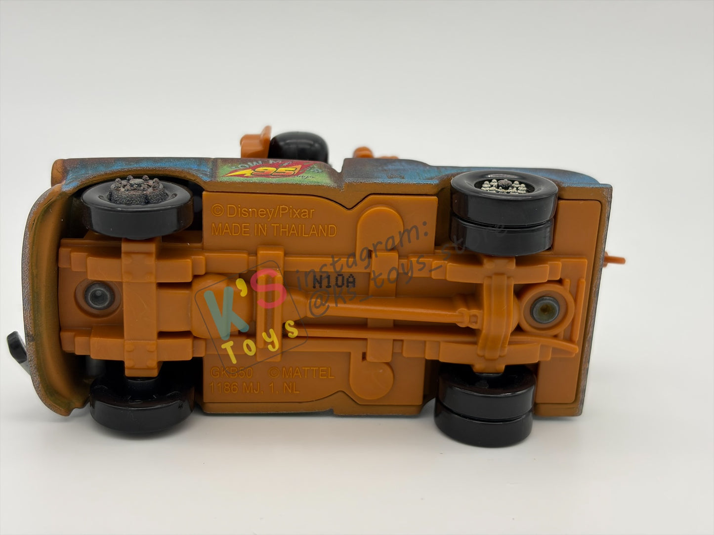 PRE-OWNED / LOOSE DISNEY PIXAR CARS 1:55 BY MATTEL - "PIT CREW MATER" - NEAR MINT CONDITION