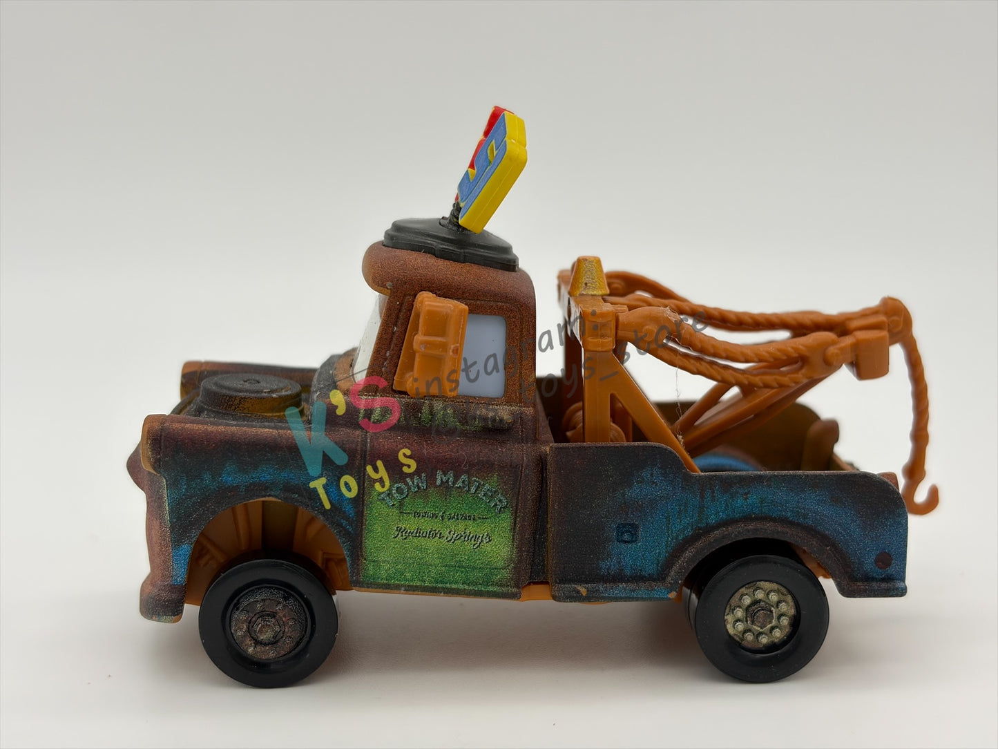 PRE-OWNED / LOOSE DISNEY PIXAR CARS 1:55 BY MATTEL - "TTEAM 95 AND 51 MATER" - NEAR MINT CONDITION