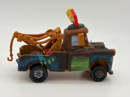PRE-OWNED / LOOSE DISNEY PIXAR CARS 1:55 BY MATTEL - "TTEAM 95 AND 51 MATER" - NEAR MINT CONDITION