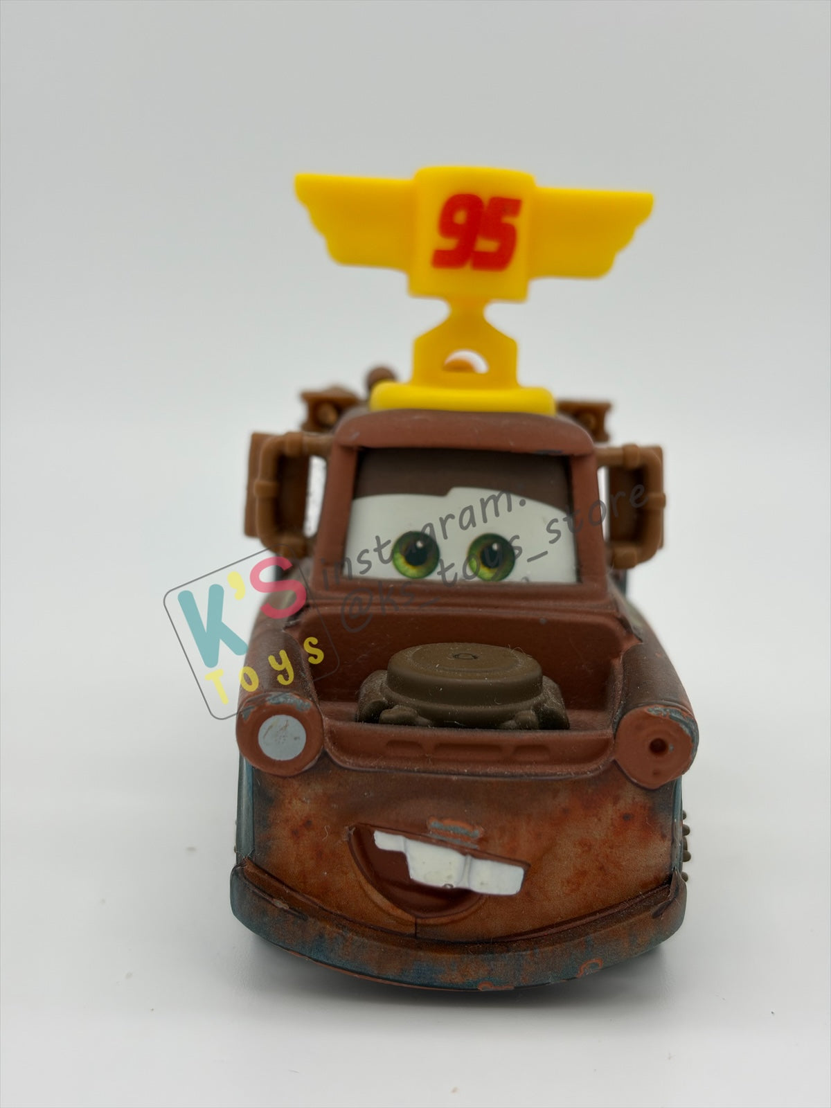PRE-OWNED / LOOSE DISNEY PIXAR CARS 1:55 BY MATTEL - "TEAM 95 MATER" - NEAR MINT CONDITION