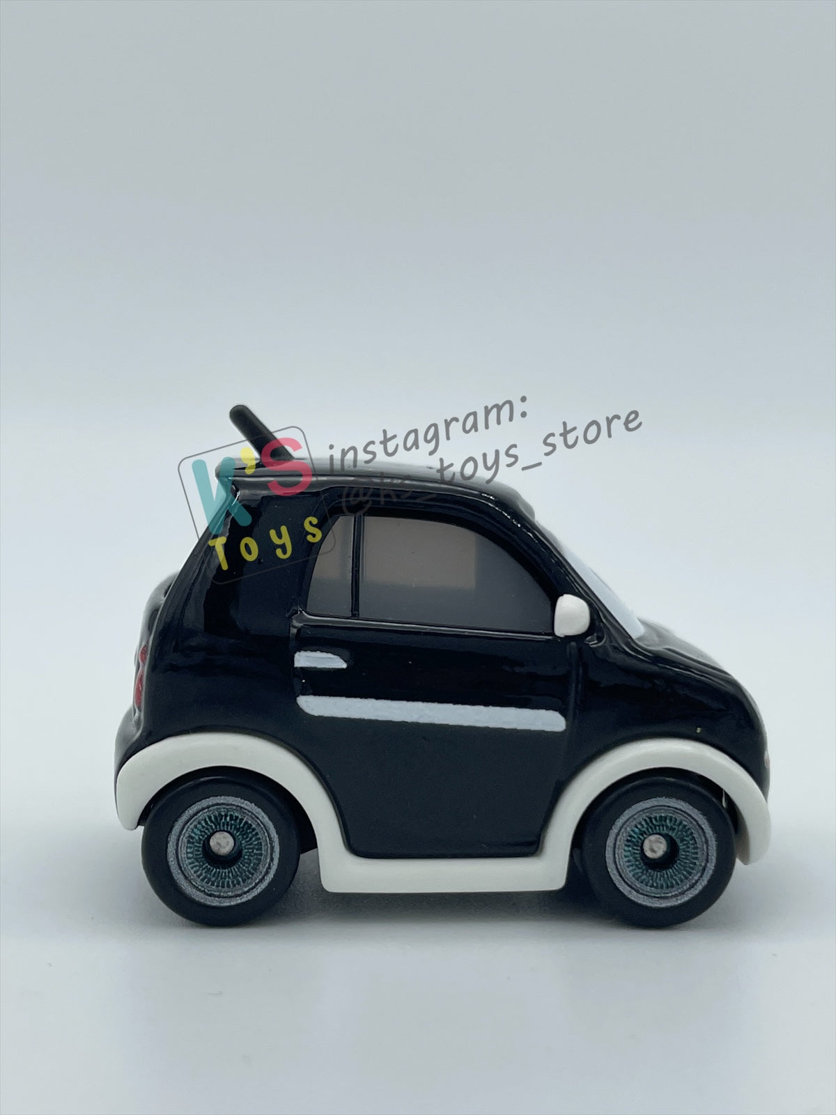 PRE-OWNED / LOOSE DISNEY PIXAR CARS 1:55 BY MATTEL - "MATEO" CARS ON THE ROAD GETTIN' HITCHED - MINT CONDITION