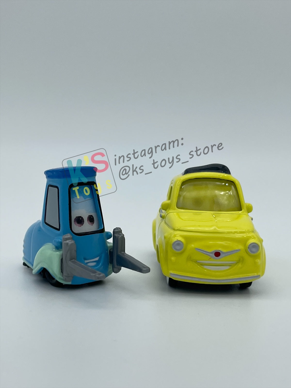 PRE-OWNED / LOOSE DISNEY PIXAR CARS 1:55 BY MATTEL - "LUIGI GUIDO LENTICULAR EYES V2" LENTICULAR EYES SERIES - MINT CONDITION