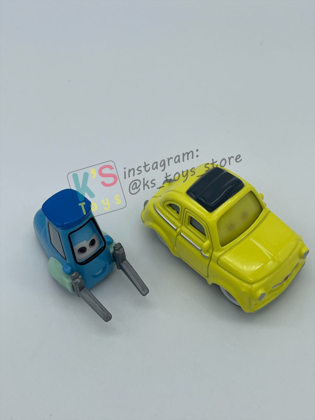 PRE-OWNED / LOOSE DISNEY PIXAR CARS 1:55 BY MATTEL - "LUIGI GUIDO LENTICULAR EYES V2" LENTICULAR EYES SERIES - MINT CONDITION