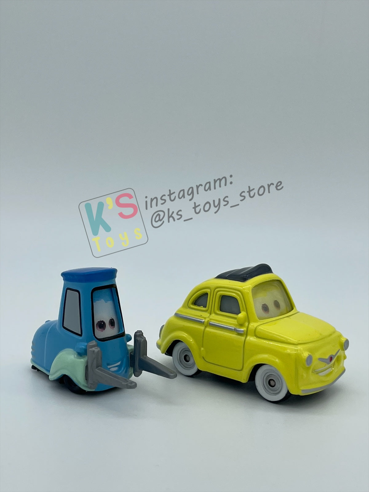 PRE-OWNED / LOOSE DISNEY PIXAR CARS 1:55 BY MATTEL - "LUIGI GUIDO LENTICULAR EYES V2" LENTICULAR EYES SERIES - MINT CONDITION