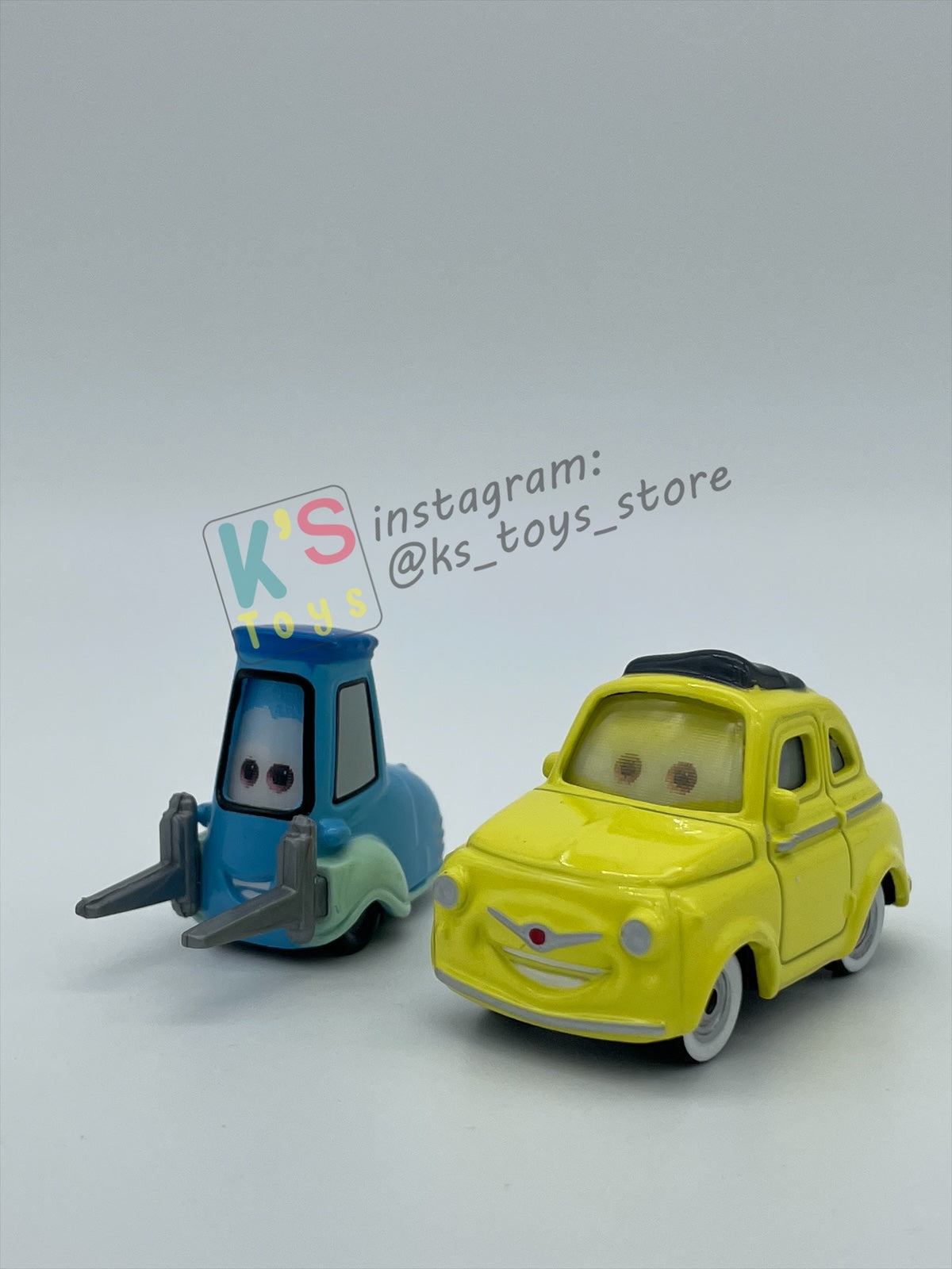 PRE-OWNED / LOOSE DISNEY PIXAR CARS 1:55 BY MATTEL - "LUIGI GUIDO LENTICULAR EYES V2" LENTICULAR EYES SERIES - MINT CONDITION