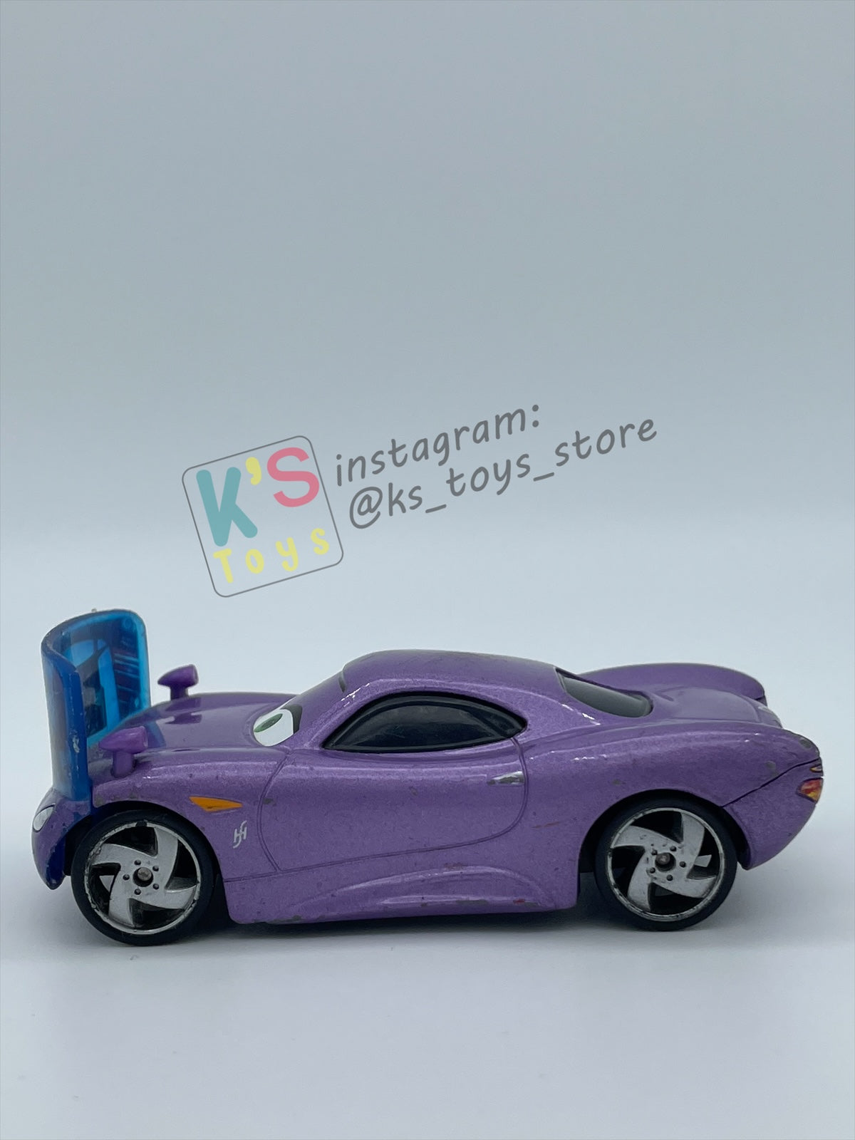PRE-OWNED / LOOSE DISNEY PIXAR CARS 1:55 BY MATTEL - "HOLLEY SHIFTWELL WITH SCREEN" CARS 2 PALACE CHAOS SERIES - IN GOOD CONDITION