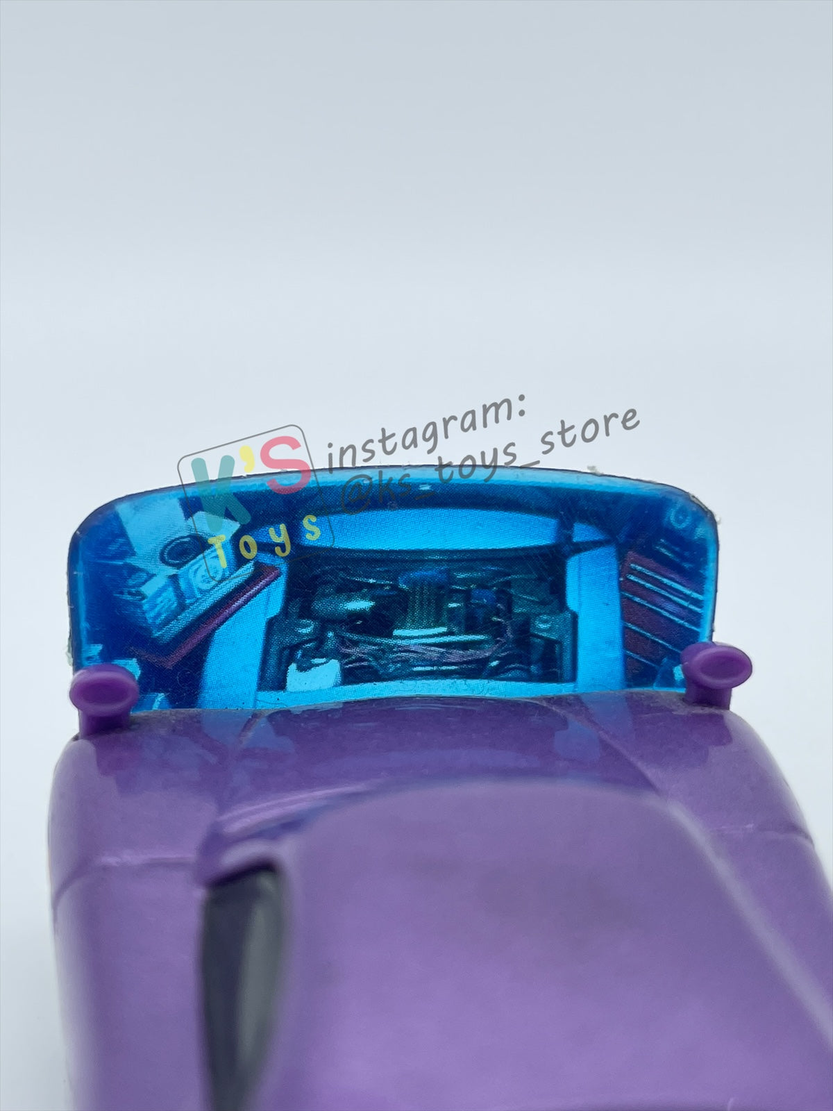 PRE-OWNED / LOOSE DISNEY PIXAR CARS 1:55 BY MATTEL - "HOLLEY SHIFTWELL WITH SCREEN" CARS 2 PALACE CHAOS SERIES - IN GOOD CONDITION
