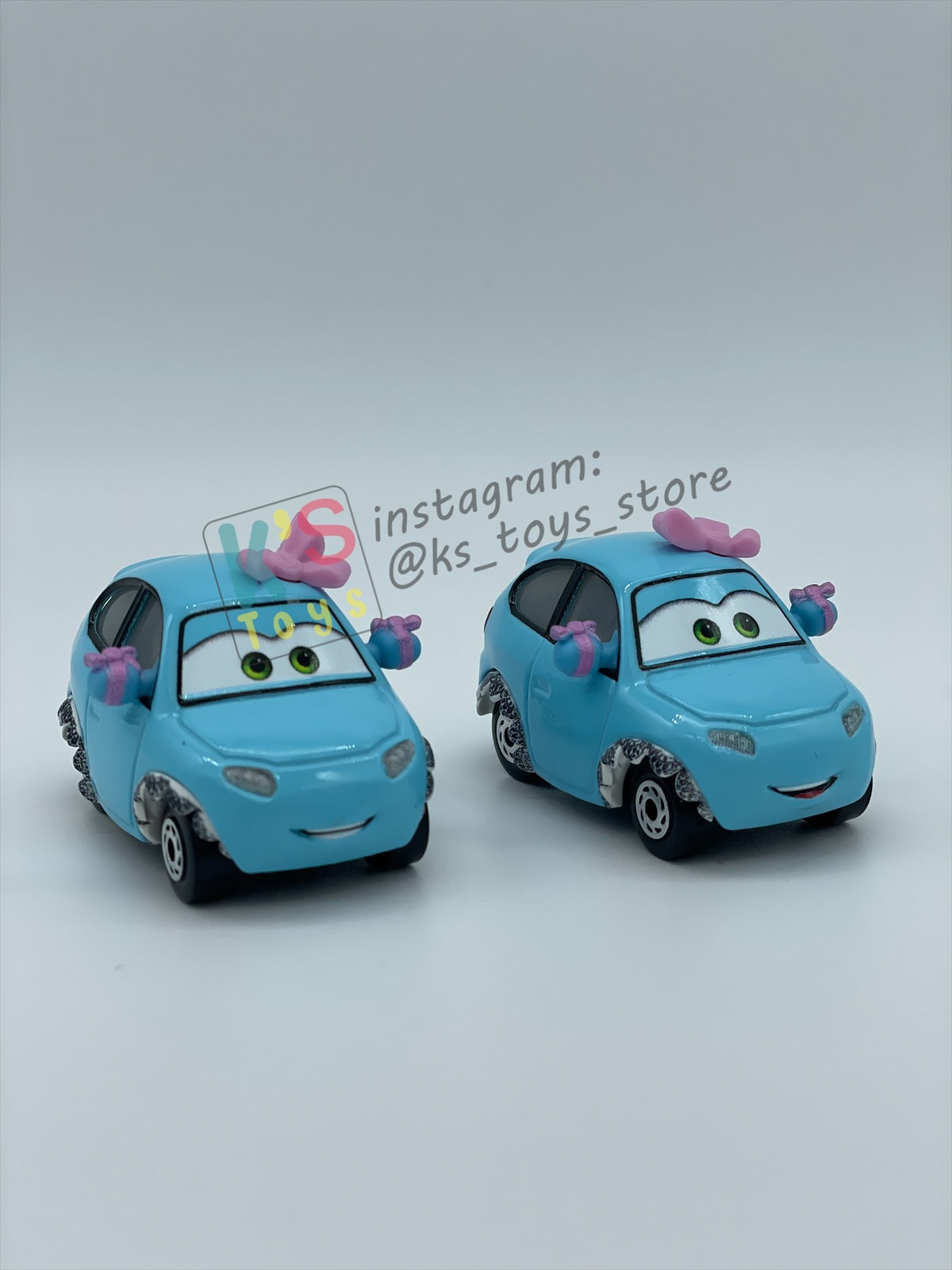 PRE-OWNED / LOOSE DISNEY PIXAR CARS 1:55 BY MATTEL - "LOUISE & LISA" CARS ON THE ROAD LIGHTS OUT - MINT CONDITION
