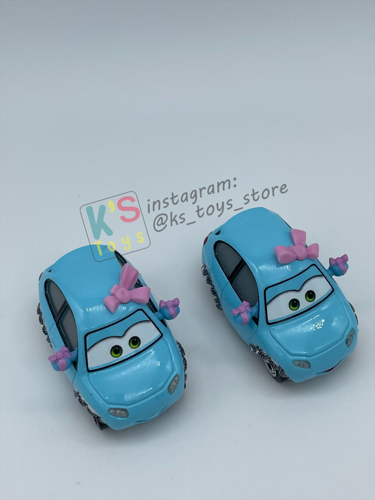 PRE-OWNED / LOOSE DISNEY PIXAR CARS 1:55 BY MATTEL - "LOUISE & LISA" CARS ON THE ROAD LIGHTS OUT - MINT CONDITION