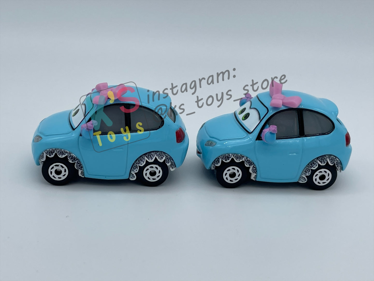PRE-OWNED / LOOSE DISNEY PIXAR CARS 1:55 BY MATTEL - "LOUISE & LISA" CARS ON THE ROAD LIGHTS OUT - MINT CONDITION