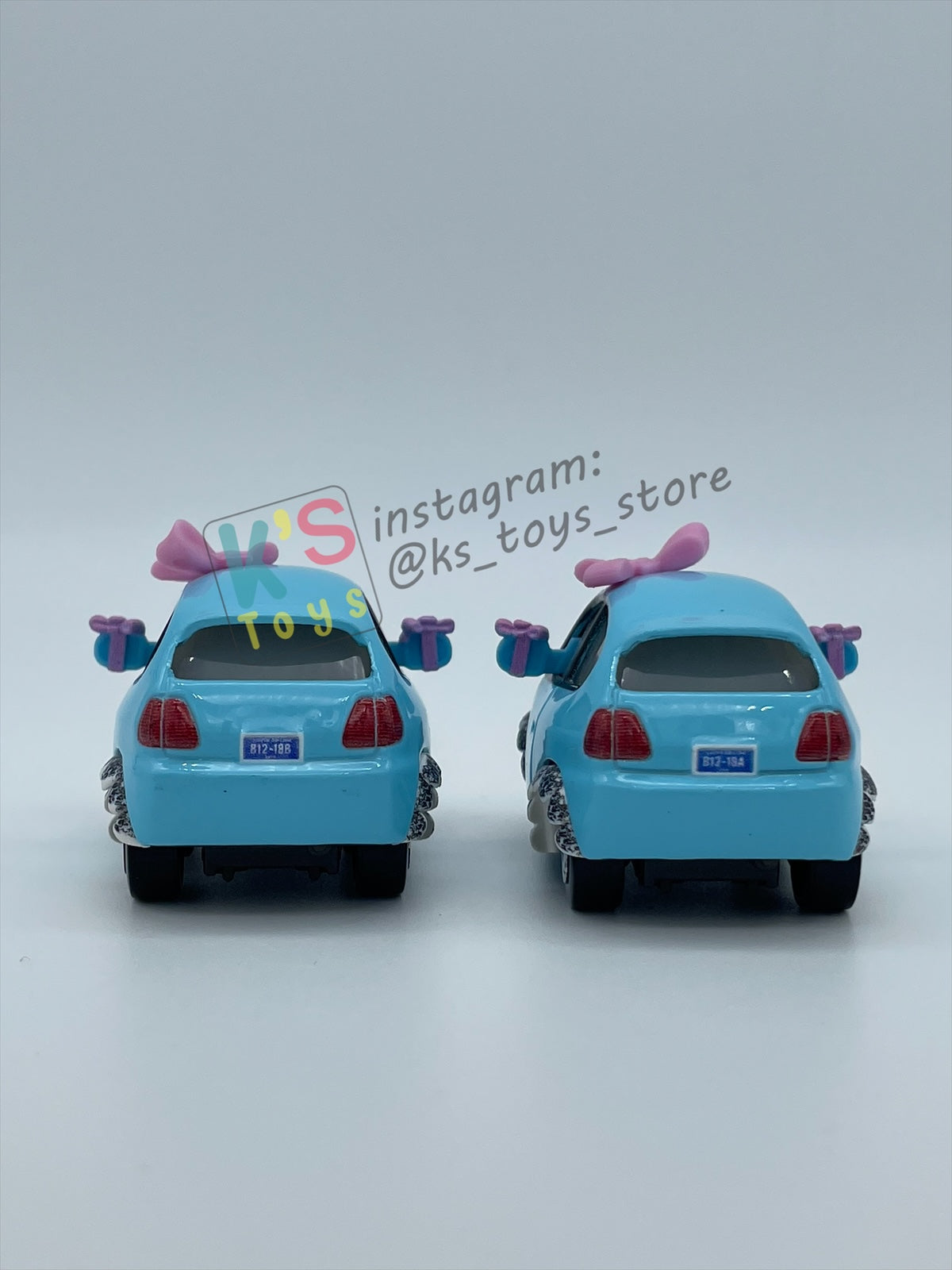PRE-OWNED / LOOSE DISNEY PIXAR CARS 1:55 BY MATTEL - "LOUISE & LISA" CARS ON THE ROAD LIGHTS OUT - MINT CONDITION
