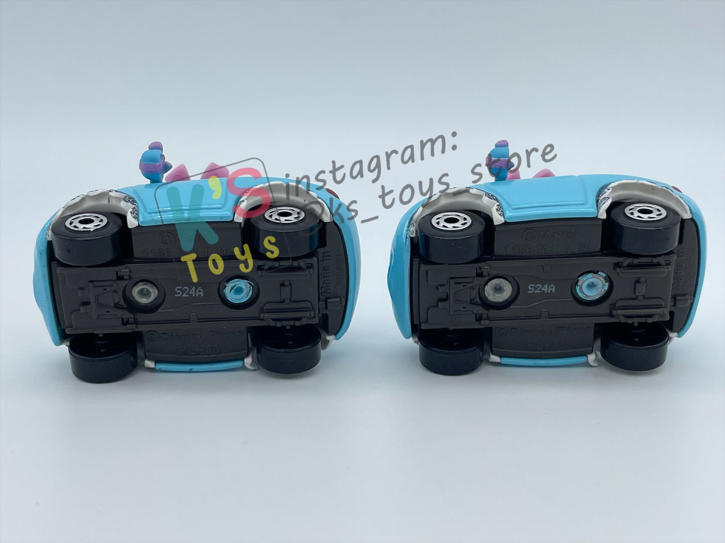 PRE-OWNED / LOOSE DISNEY PIXAR CARS 1:55 BY MATTEL - "LOUISE & LISA" CARS ON THE ROAD LIGHTS OUT - MINT CONDITION