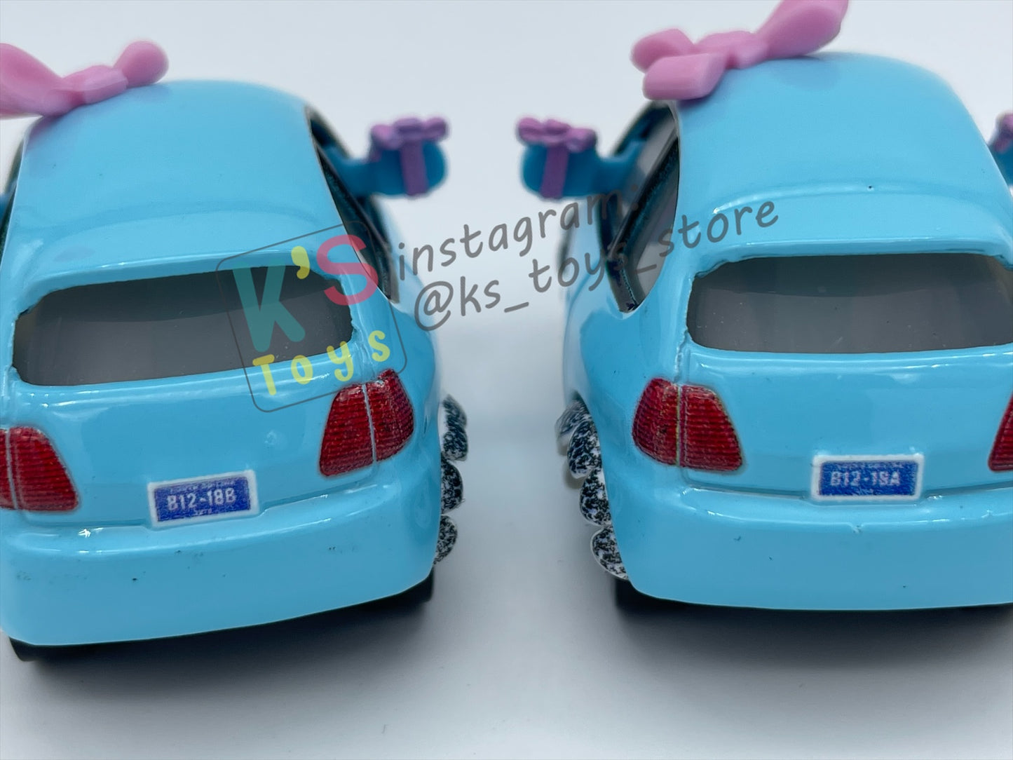 PRE-OWNED / LOOSE DISNEY PIXAR CARS 1:55 BY MATTEL - "LOUISE & LISA" CARS ON THE ROAD LIGHTS OUT - MINT CONDITION