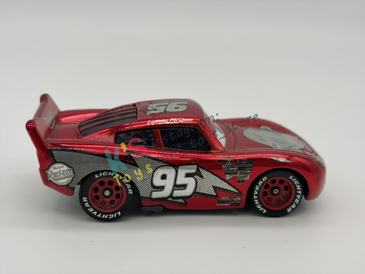 PRE-OWNED / LOOSE DISNEY PIXAR CARS 1:55 BY MATTEL - "RED RACING LIGHTNING MCQUEEN" RACING RED SERIES - NEAR MINT CONDITION