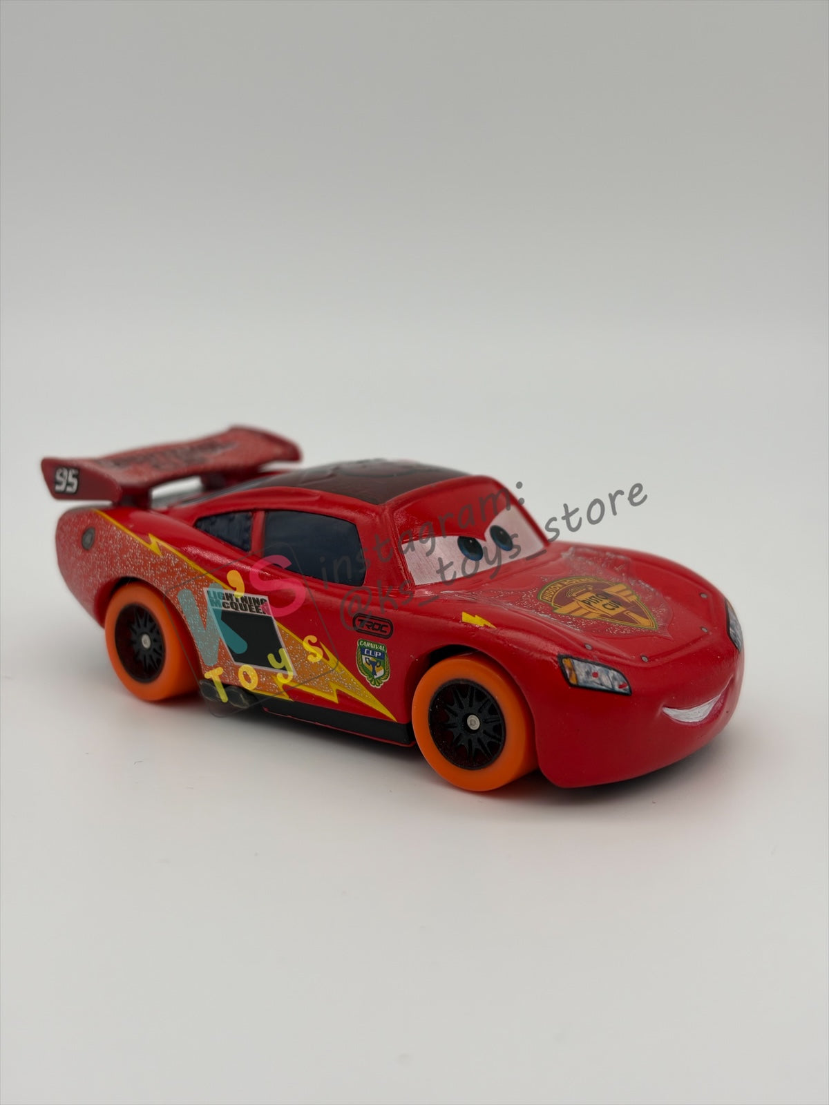 PRE-OWNED / LOOSE DISNEY PIXAR CARS 1:55 BY MATTEL - "CARNIVAL CUP LIGHTNING MCQUEEN ORANGE WHEELS" CARNIVAL CUP SERIES - GOOD CONDITION - READ DESCRIPTION!!!!!!!!!!