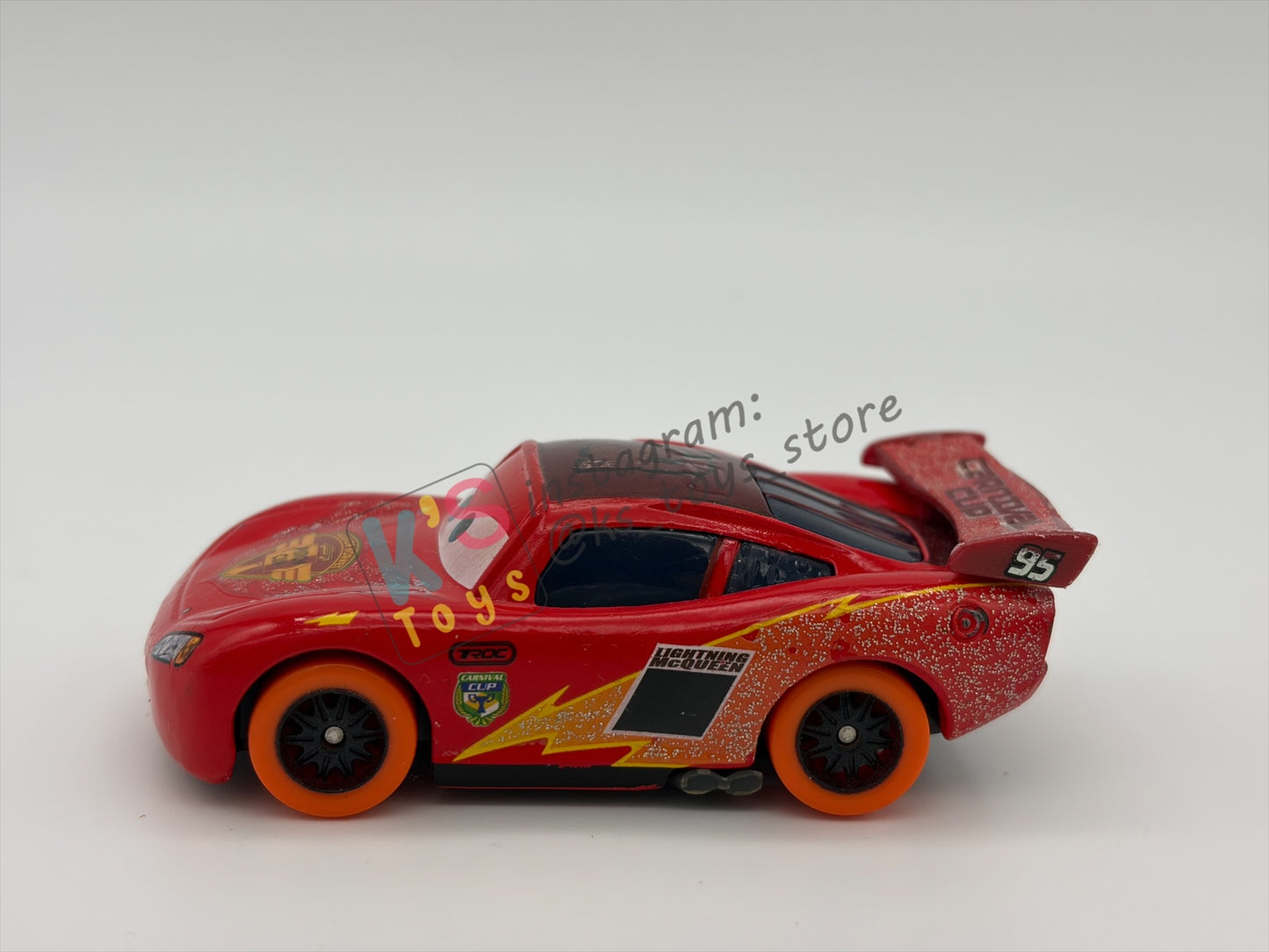 PRE-OWNED / LOOSE DISNEY PIXAR CARS 1:55 BY MATTEL - "CARNIVAL CUP LIGHTNING MCQUEEN ORANGE WHEELS" CARNIVAL CUP SERIES - GOOD CONDITION - READ DESCRIPTION!!!!!!!!!!